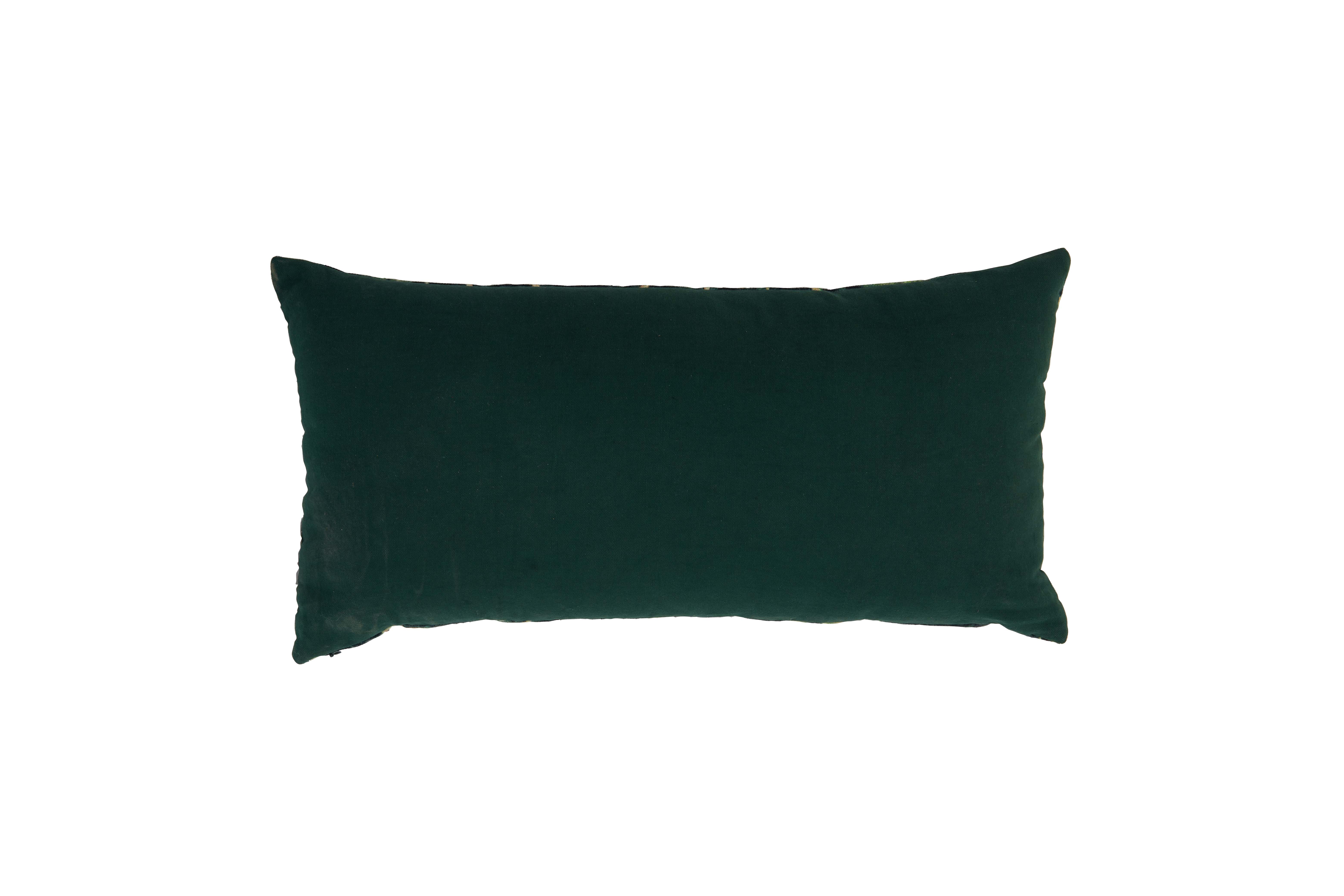 Подушка декоративная Cushion 60x30 cm JUSKA velvet dark green 6858981 Light & Living НИДЕРЛАНДЫ