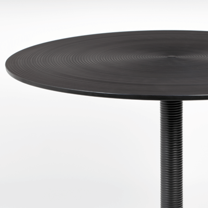 Кофейный столик Hypnotising Round BM23021 coffee table black Bold Monkey НИДЕРЛАНДЫ