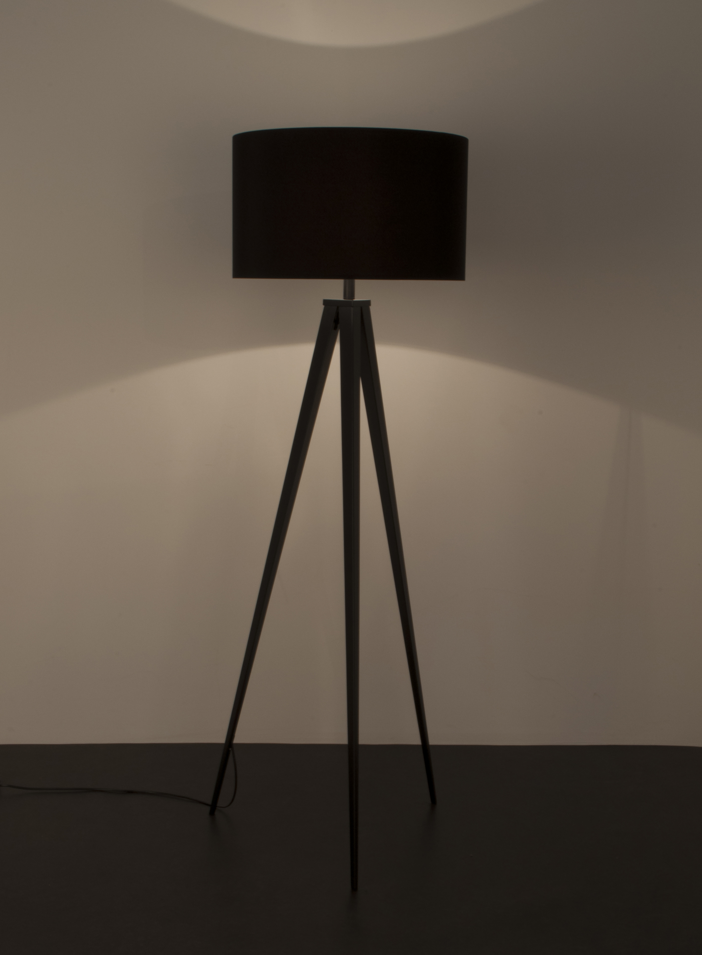 Торшер FLOOR LAMP TRIPOD BLACK Zuiver НИДЕРЛАНДЫ