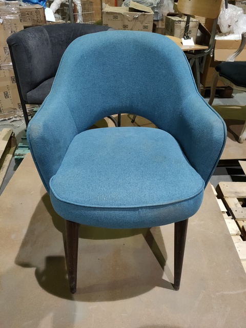 Кресло, синия ткань, деревянные ножки. Россия РОССИЯ