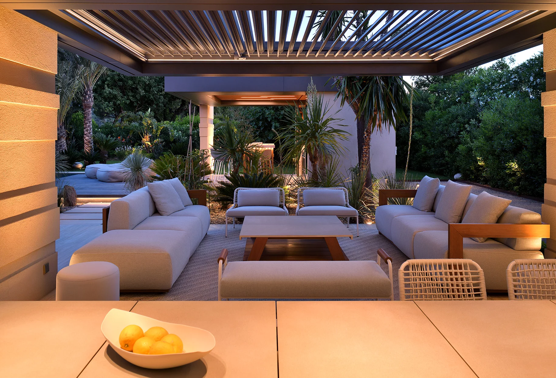 D98_9060_Studio_Erick_Saillet-1830x1245.jpg Журнальный столик JOI Meridiani