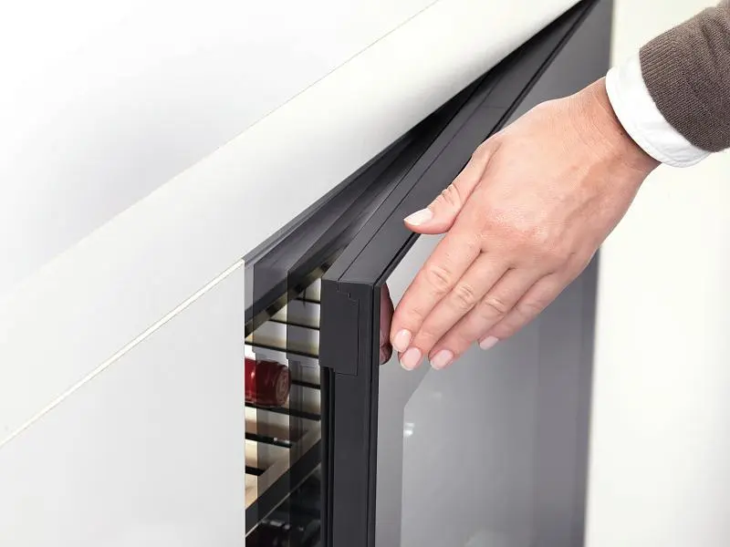 Винный шкаф под столешницу Kwt 5 Miele